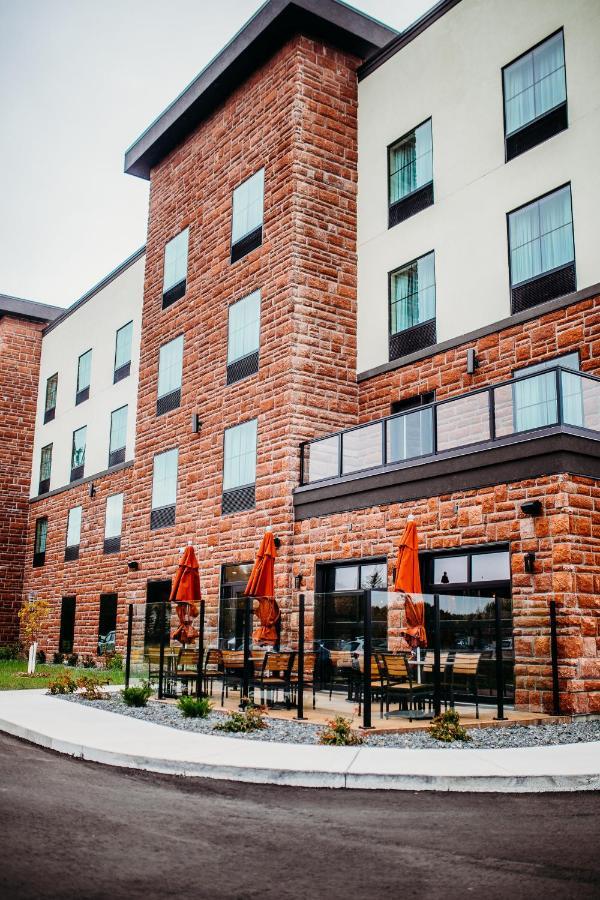 Cobblestone Hotel & Suites อินเตอร์เนชั่นนอลฟอลส์ ภายนอก รูปภาพ