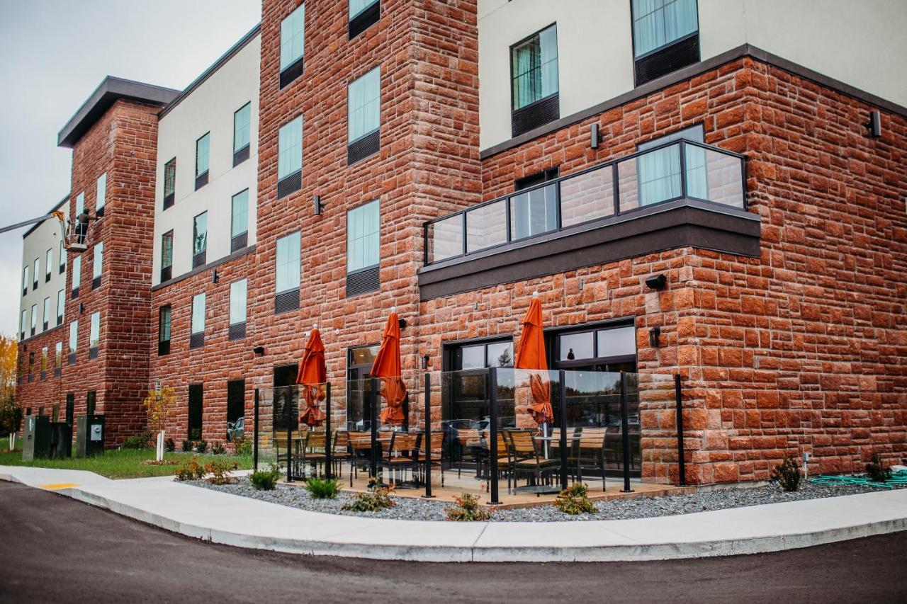 Cobblestone Hotel & Suites อินเตอร์เนชั่นนอลฟอลส์ ภายนอก รูปภาพ